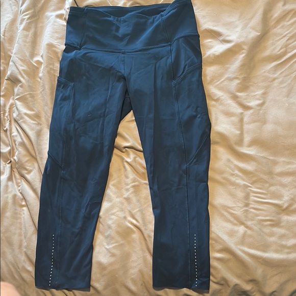 lululemon athletica Pants - lululemon athletica Navy Capri Leggings Size 4